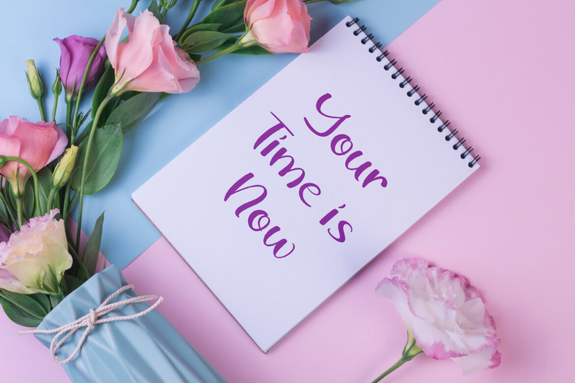 Glow Curly FREE Font - view 4