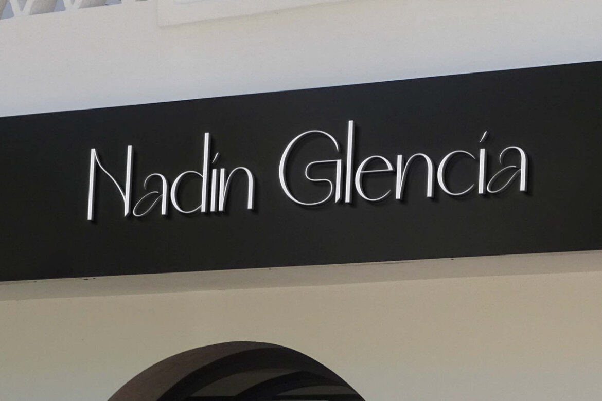 Girlie Fiorella FREE Font - view 3