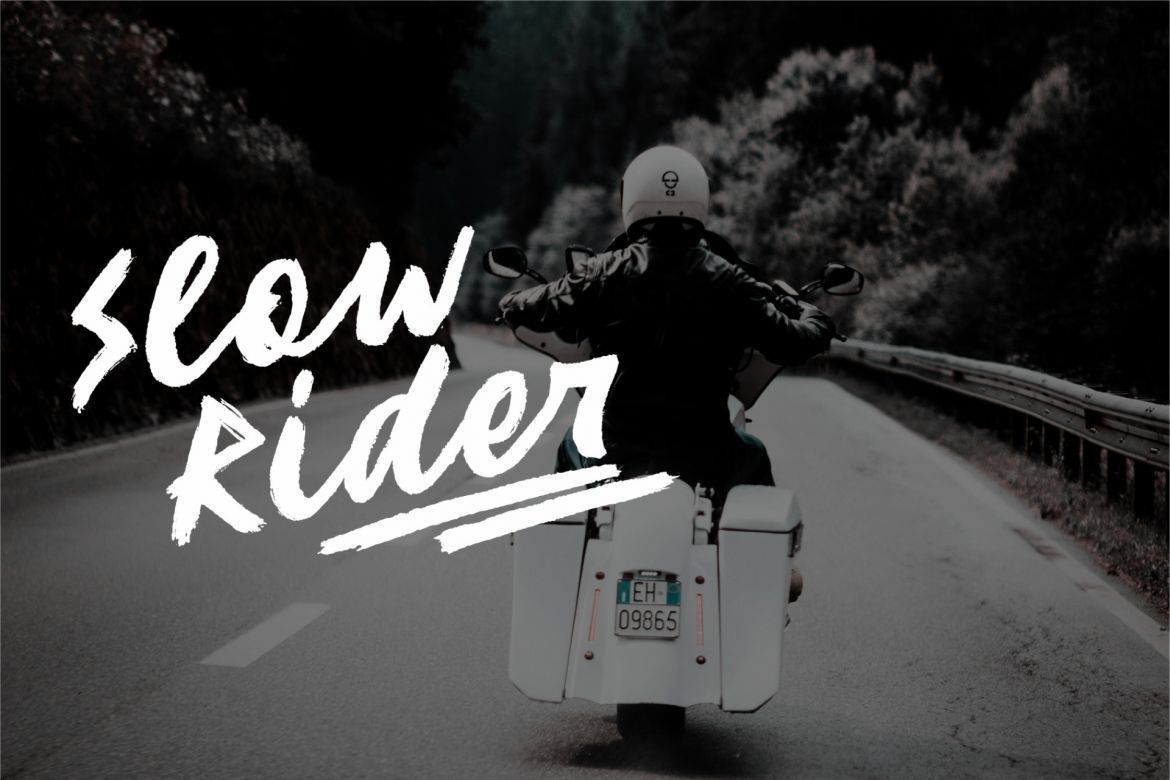 Venator Brush Font - view 7