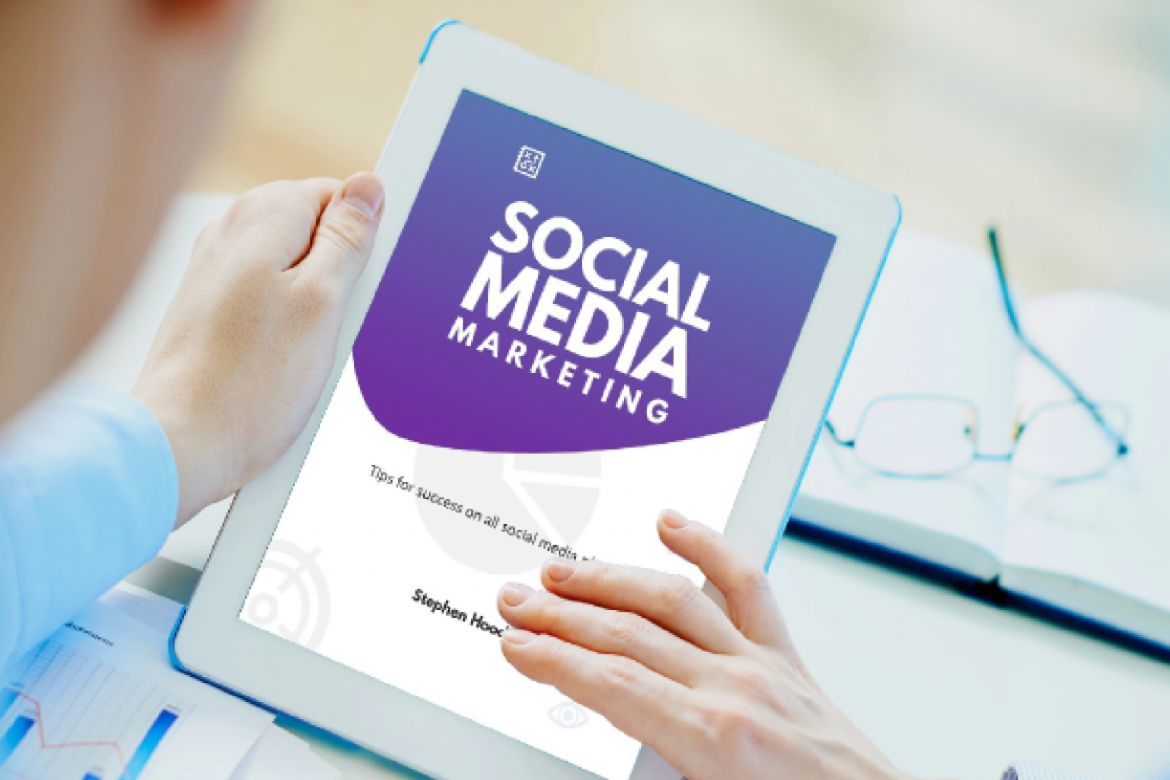 16 Pages Social Media Marketing eBook Template PowerPoint alternate