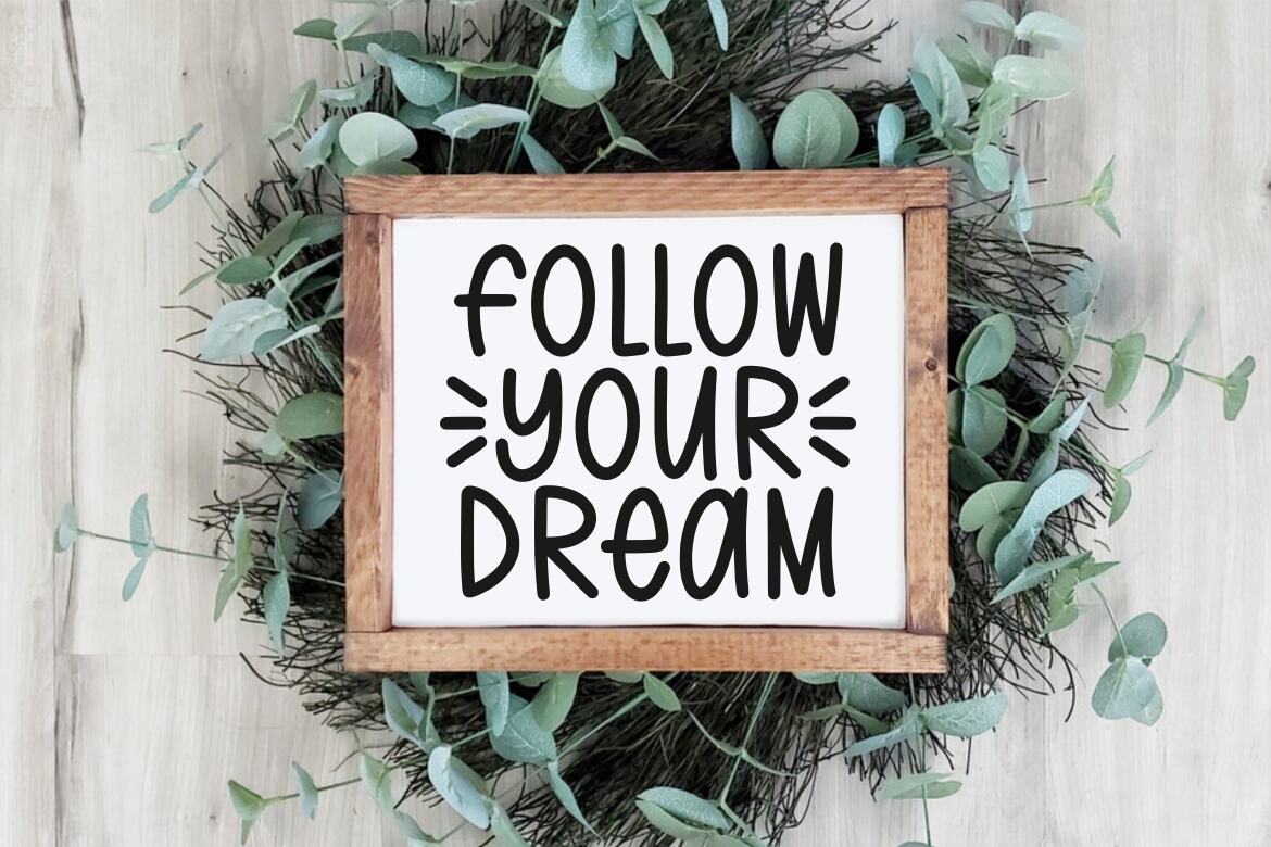 Lumilkys FREE Font - view 4