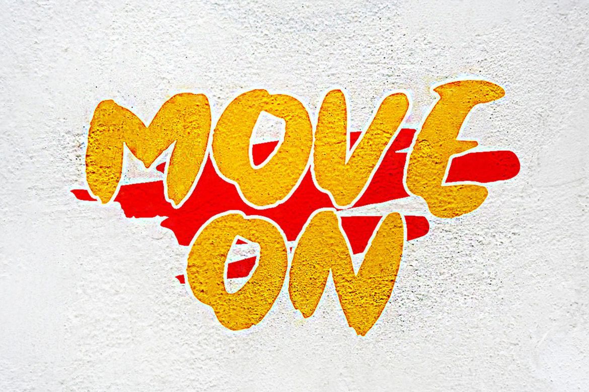 Tisgic Brush Font alt