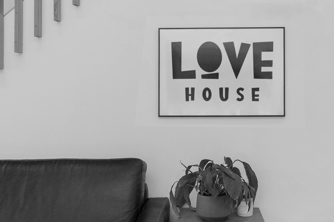 Upper Camp FREE Display Font - view 5